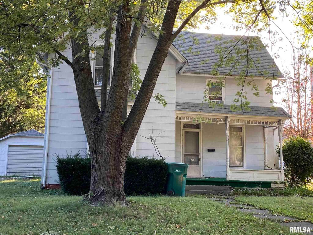 631 S McArthur St, Macomb, IL 61455