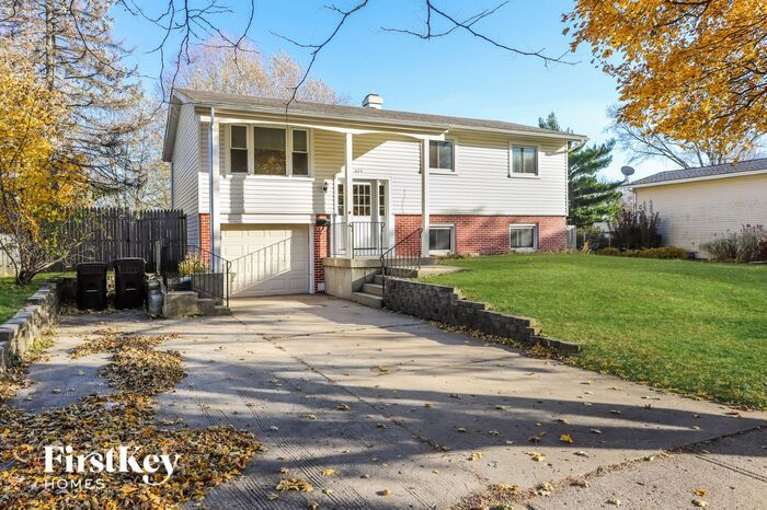 923 Nottingham Ln, Crystal Lake, IL 60014