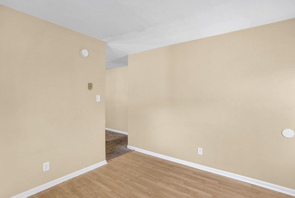 210 E McCulloch St, Greensboro, NC 27406