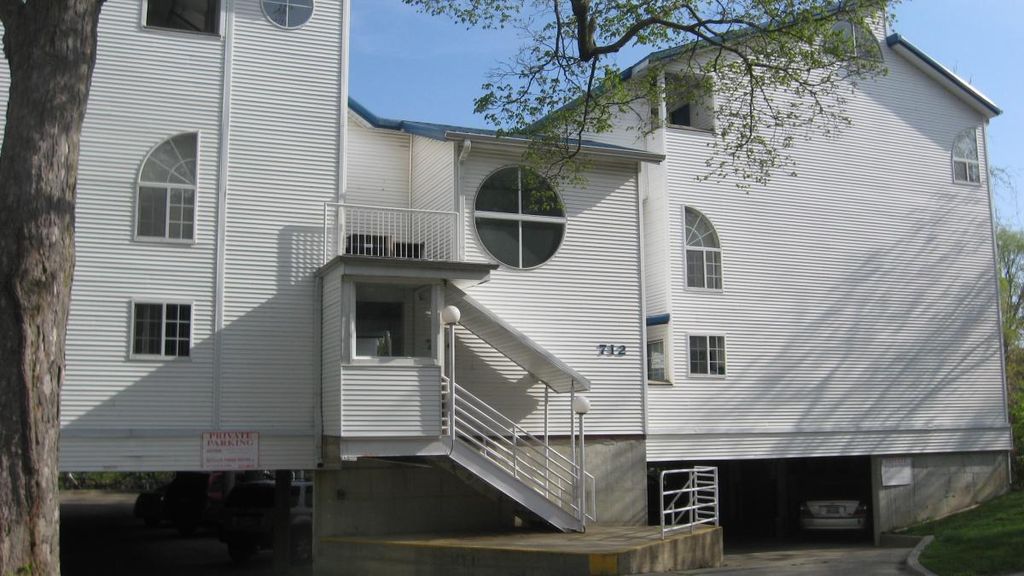 712 W Elm St, Urbana, IL 61801