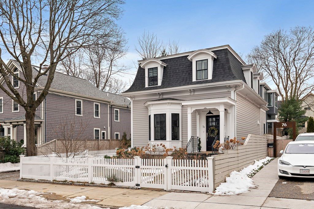 74 Holworthy St #74, Cambridge, MA 02138