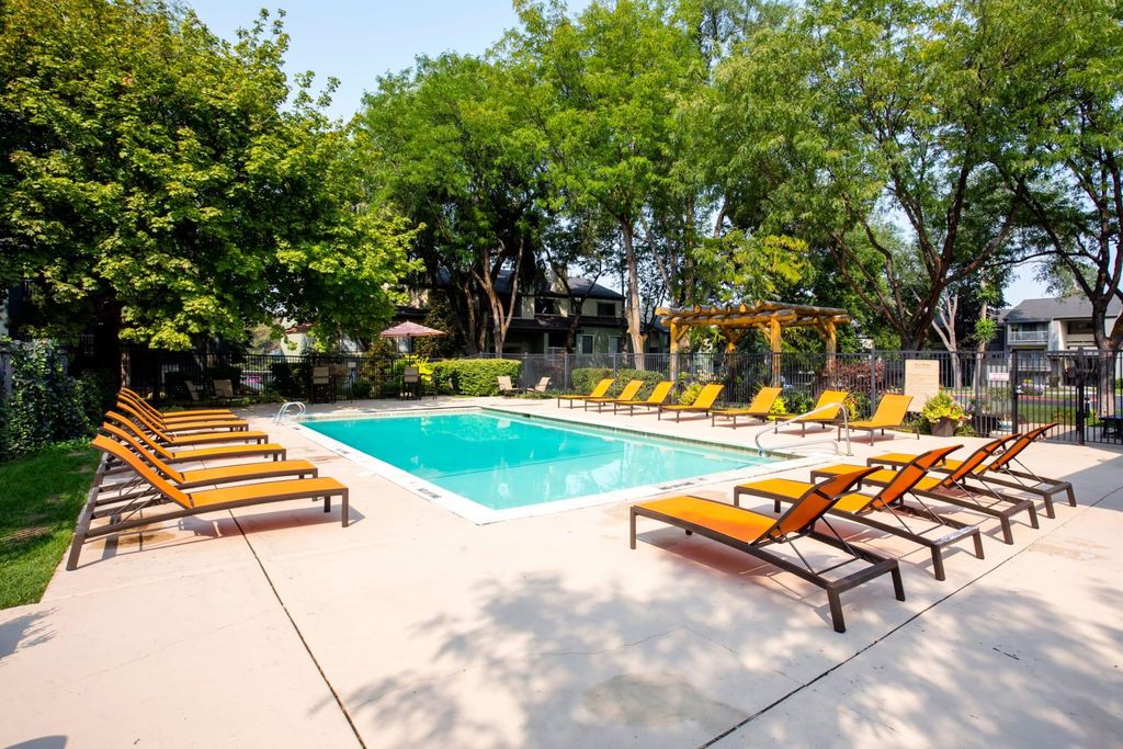 2102 E Royal Farm Dr, Salt Lake City, UT 84121