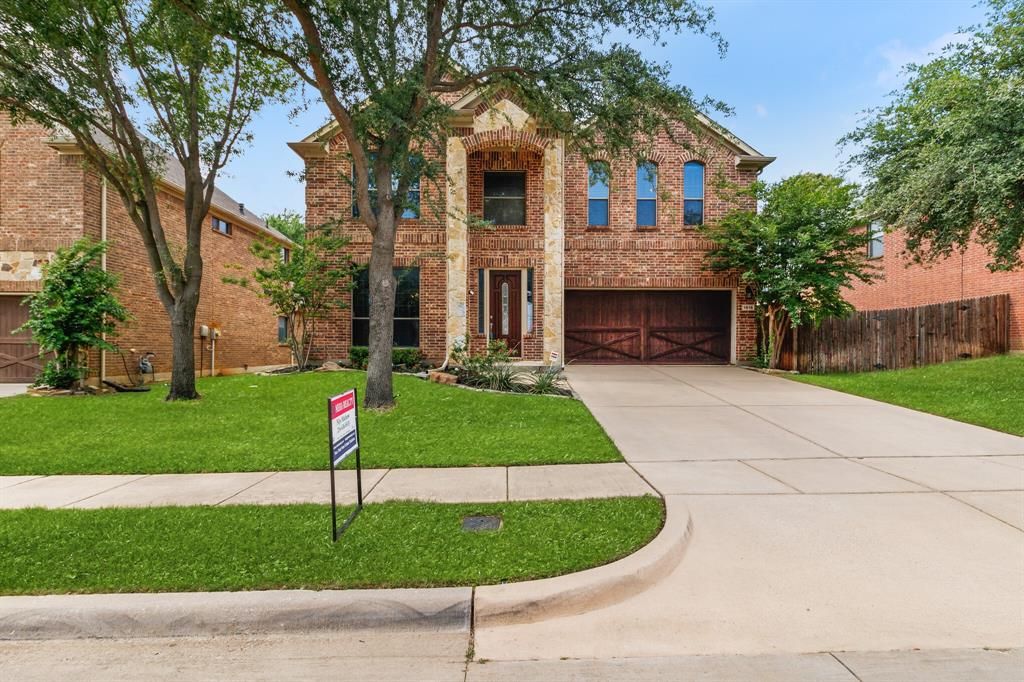 1918 Long Bow Trl, Euless, TX 76040