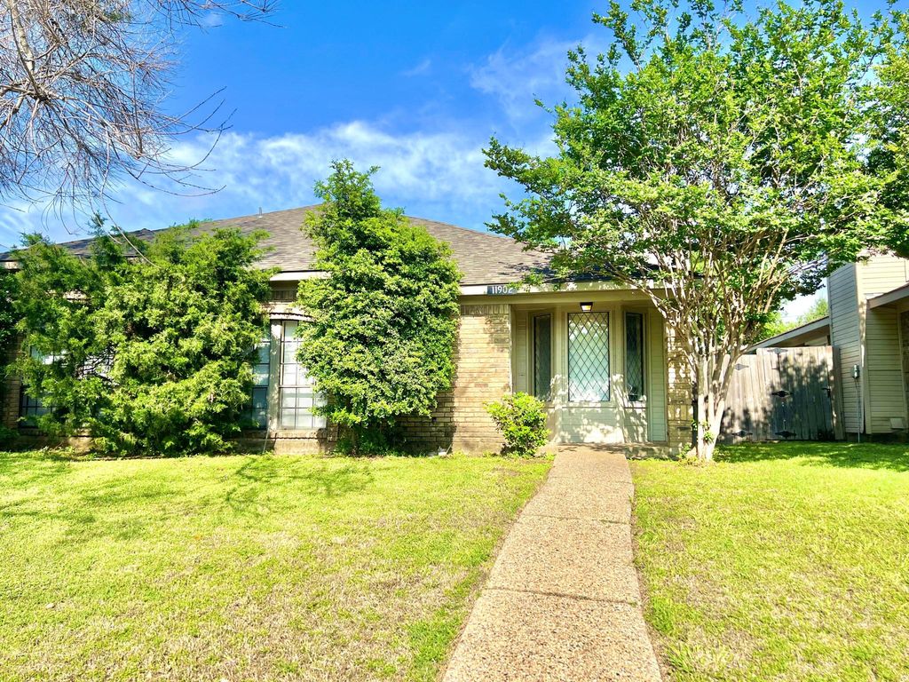 11902 Garden Terrace Dr, Dallas, TX 75243