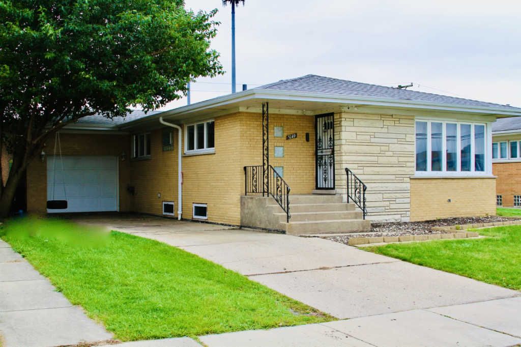 5149 N Chester Ave, Chicago, IL 60656