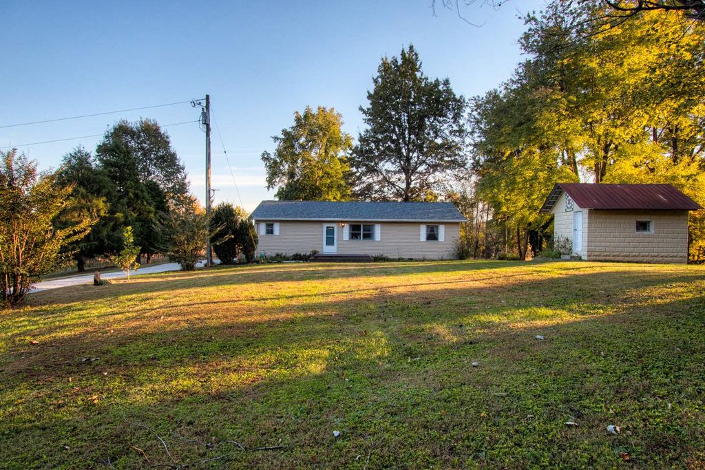 899 E County Road 1500 N, Gentryville, IN 3 Bed, 2 Bath SingleFamily