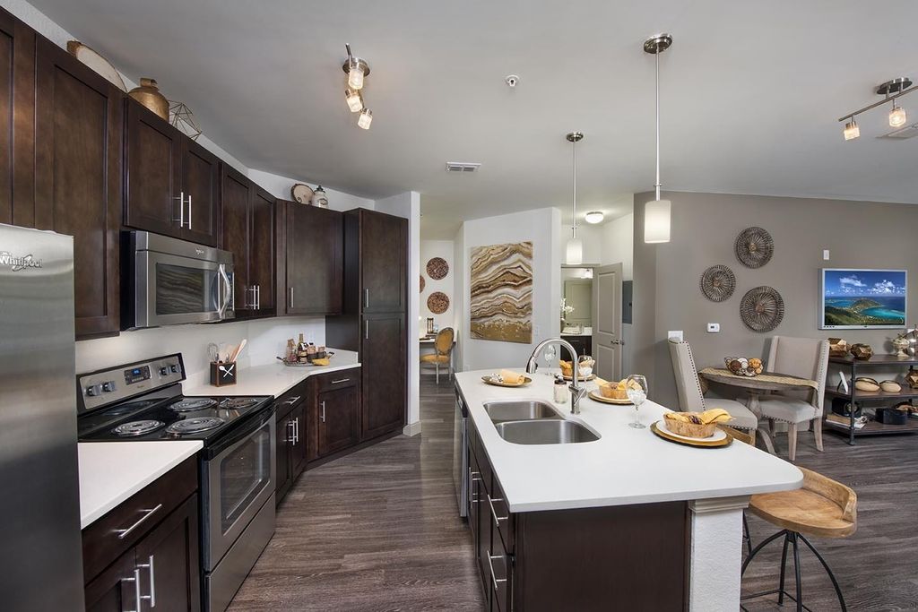 8649 A C Skinner Pkwy, Jacksonville, FL 32256