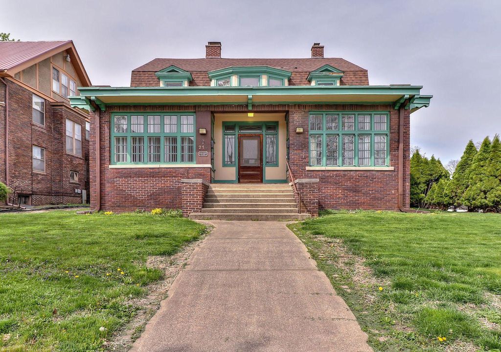 210 W Hill St #3, Champaign, IL 61820