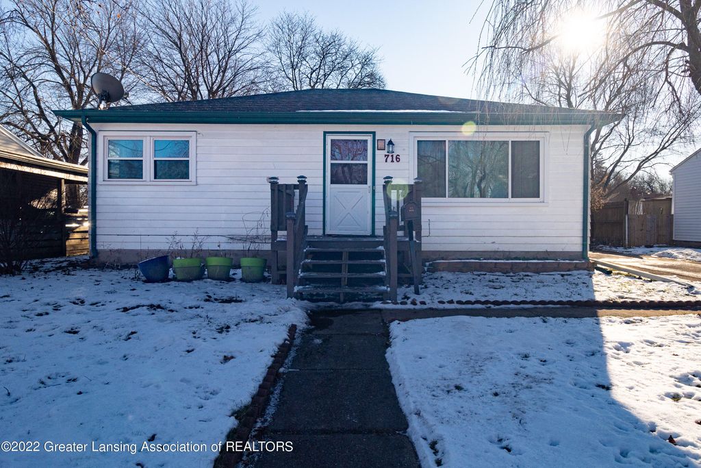 716 Samantha Ave, Lansing, MI 48910