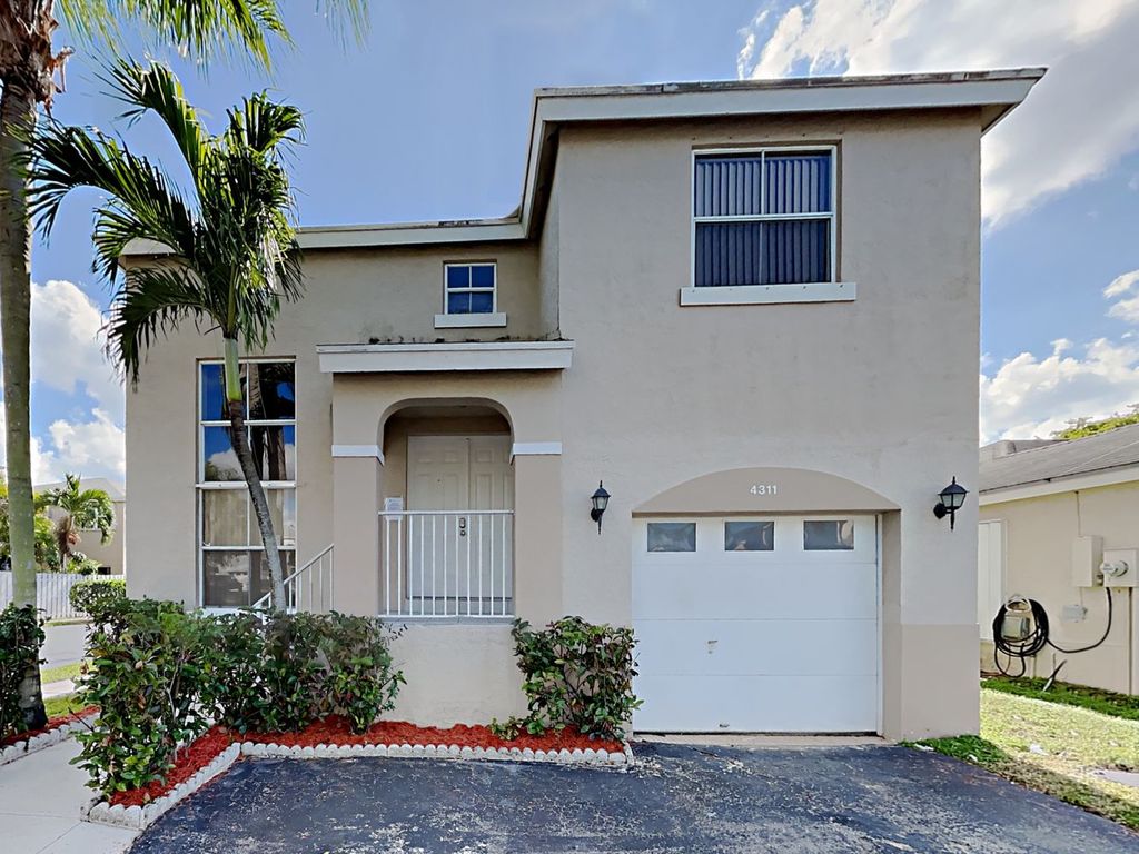 4311 SW 72nd Ter, Davie, FL 33314