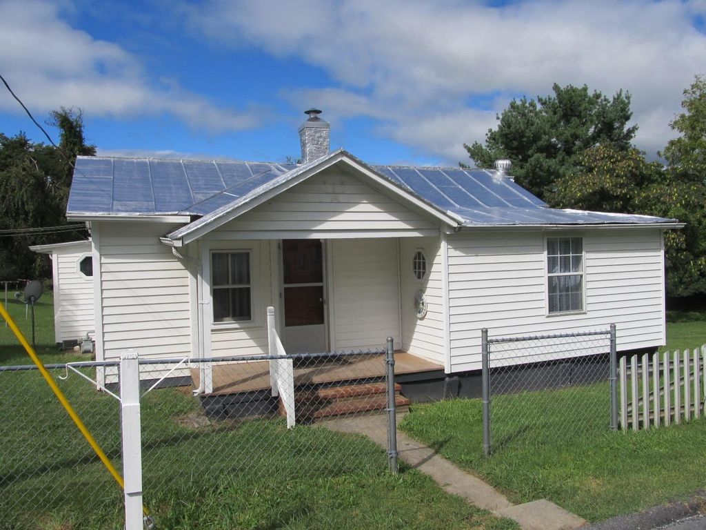 904 Morris St, Staunton, VA 24401