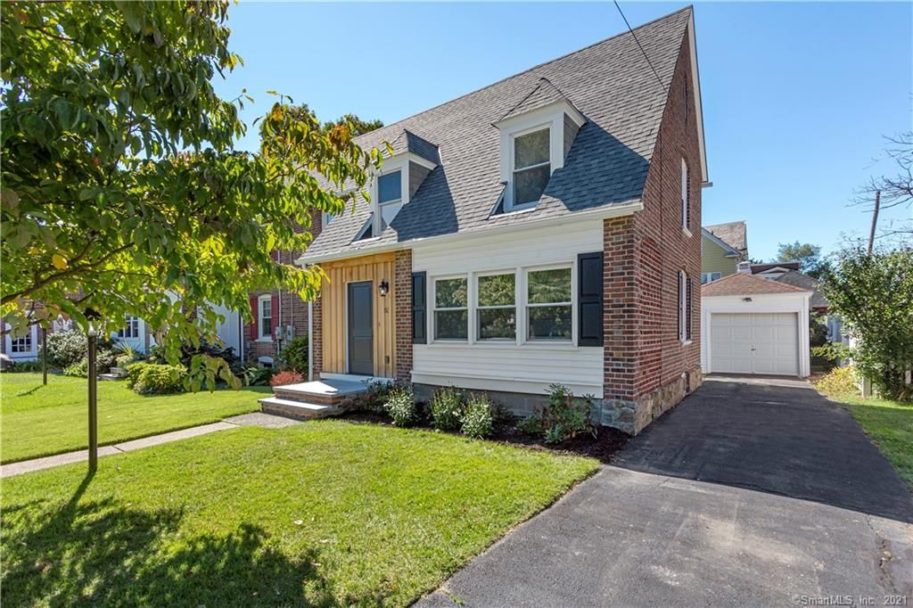 53 Roanoke Ave, Fairfield, CT 06824