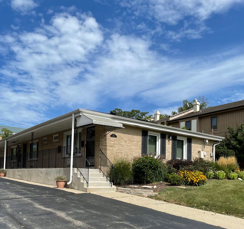 211 S Vine Ave #2, Park Ridge, IL 60068