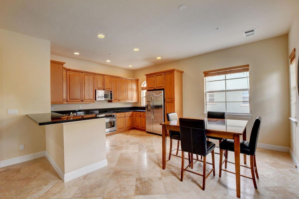 41 Via Floresta Dr, Boca Raton, FL 33487