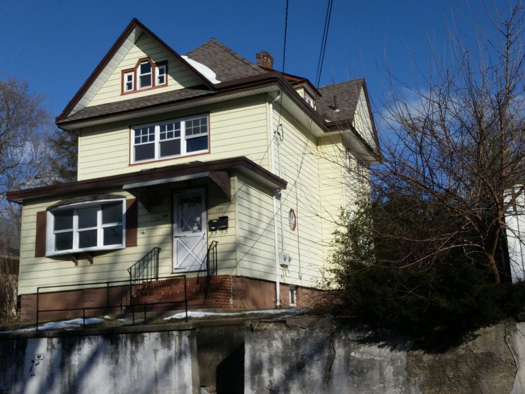 109 W Main St, Bergenfield, NJ 4 Bed, 2 Bath MultiFamily Home 4