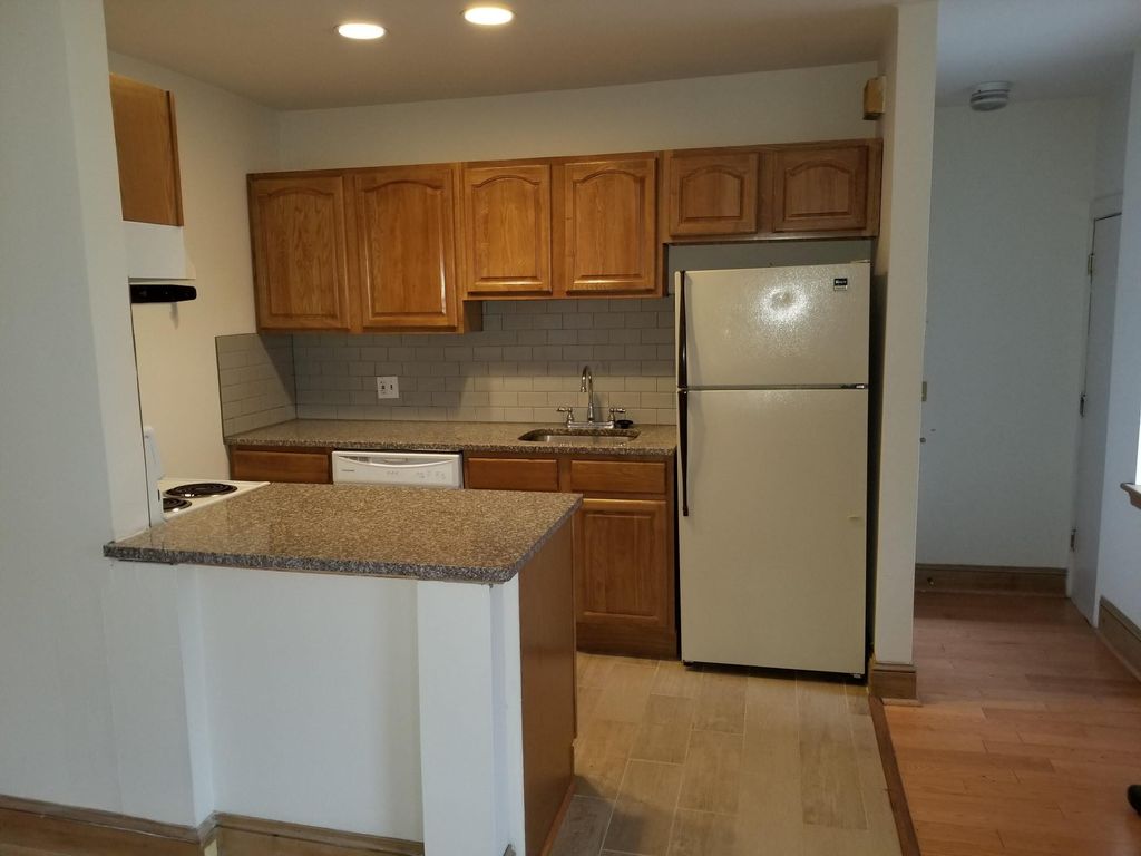 1719 Green St #6, Philadelphia, PA 19130