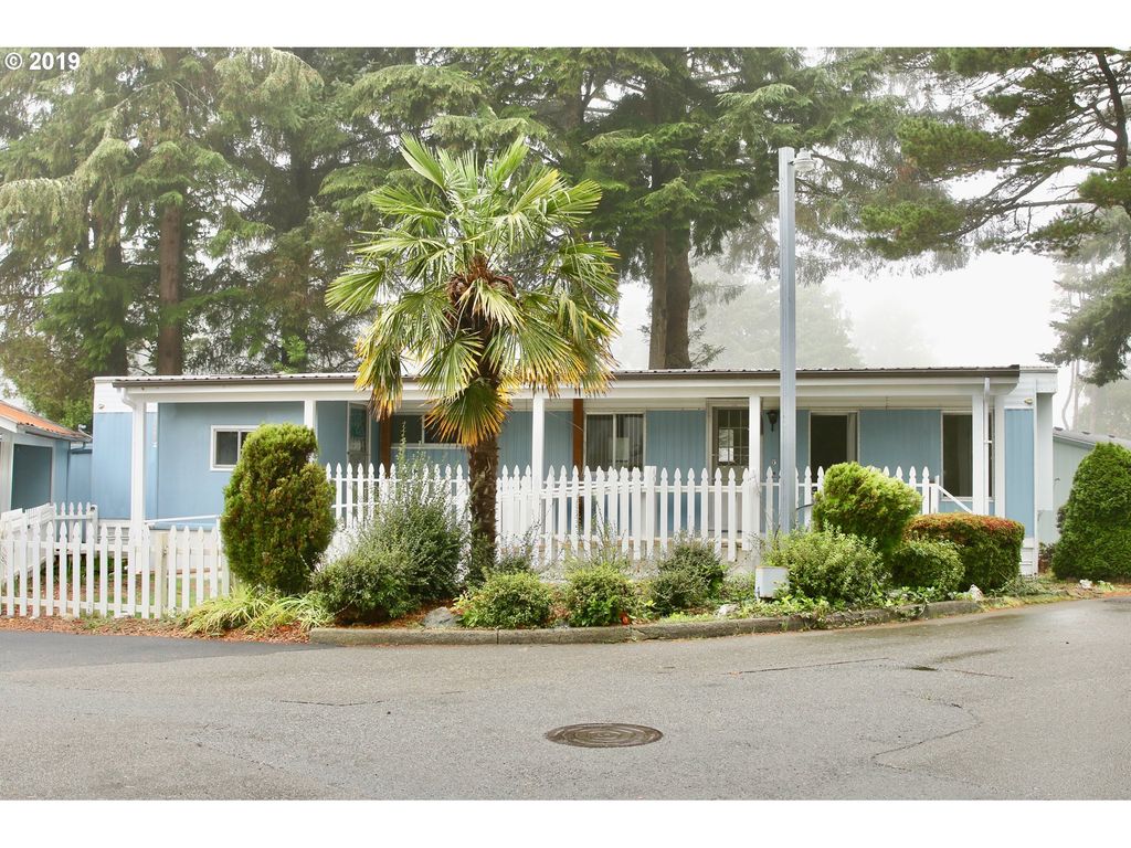 1725 Shorepines Dr, Coos Bay, OR 2 Bed, 2 Bath Mobile / Manufactured