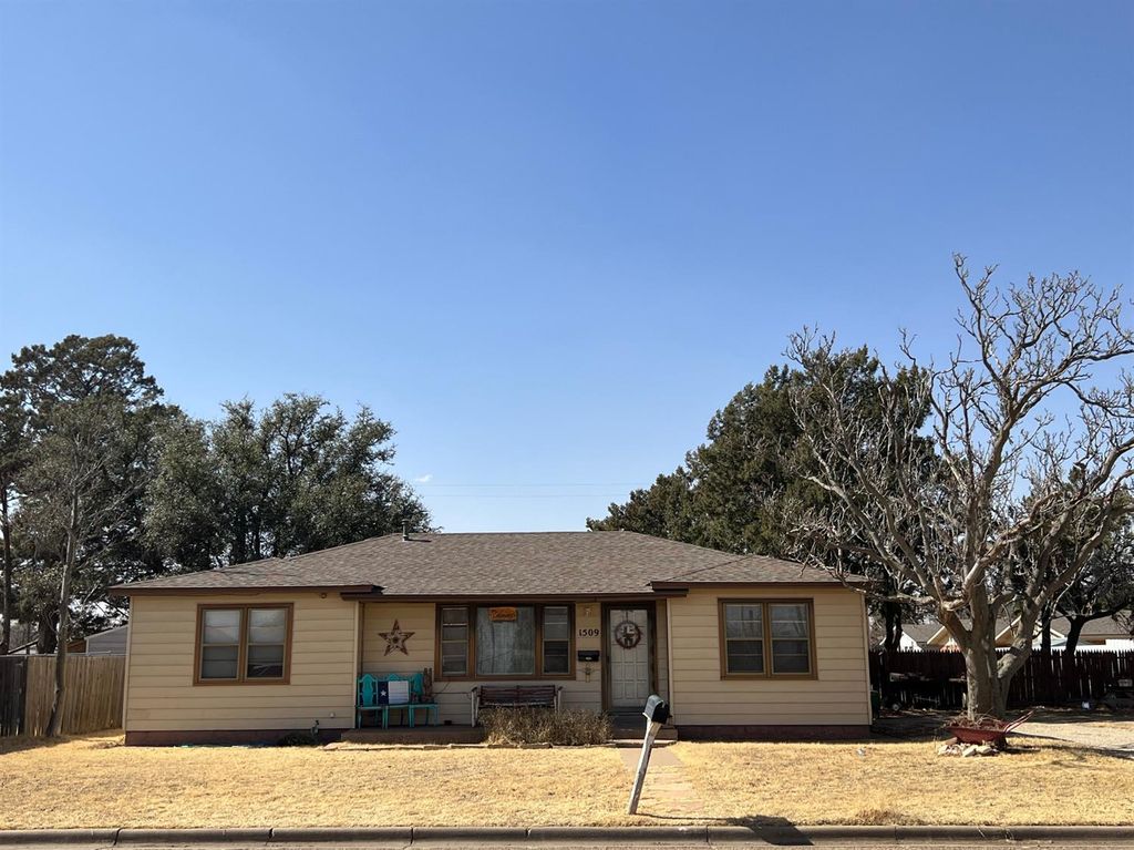 1509 Avenue H, Abernathy, TX 79311