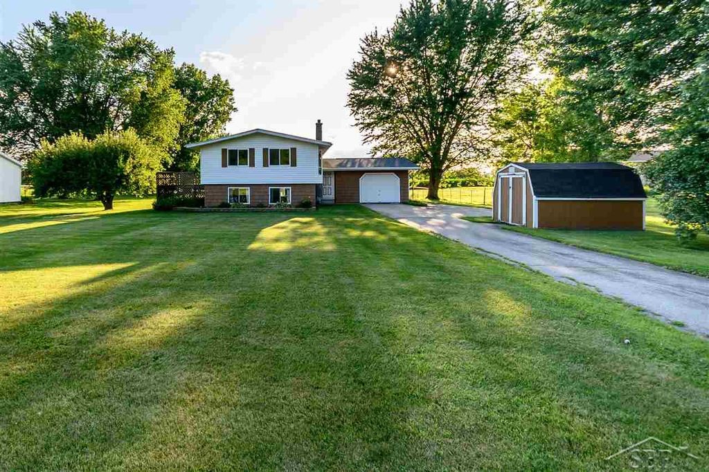 2296 S Nine Mile Rd, Kawkawlin, MI 3 Bed, 1 Bath SingleFamily Home