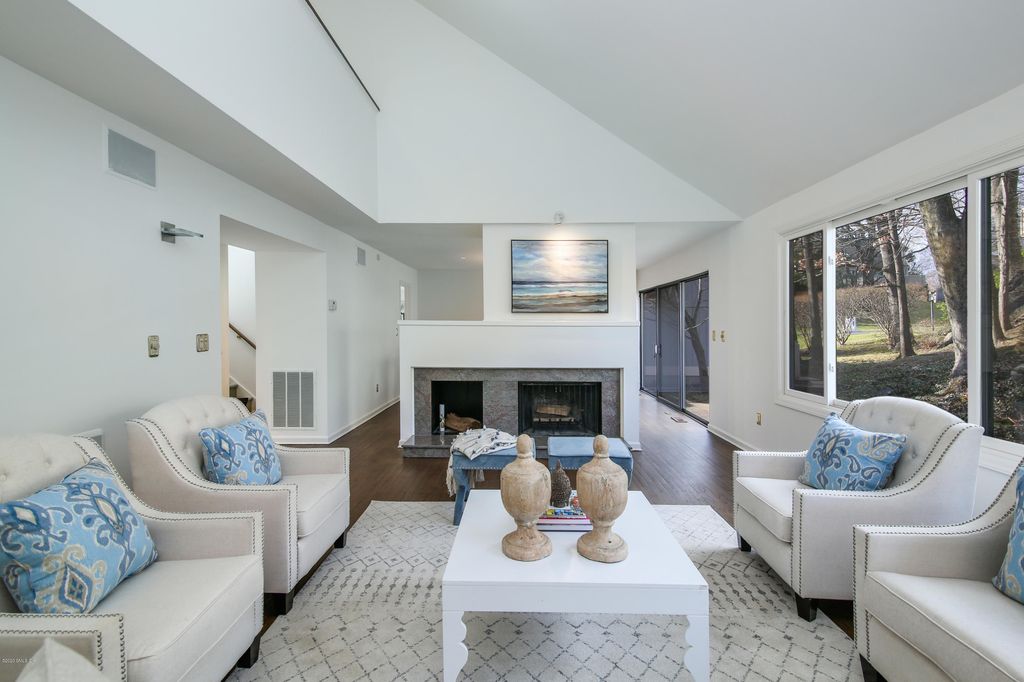 301 W Lyon Farm Dr 301, Greenwich, CT 3 Bed, 3 Bath Condo 17