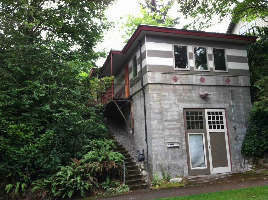 1857 NE Ravenna Blvd, Seattle, WA 3 Bed, 1.8 Bath SingleFamily Home