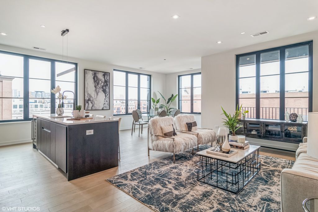 6E Plan in 1400 Monroe, Chicago, IL 60607