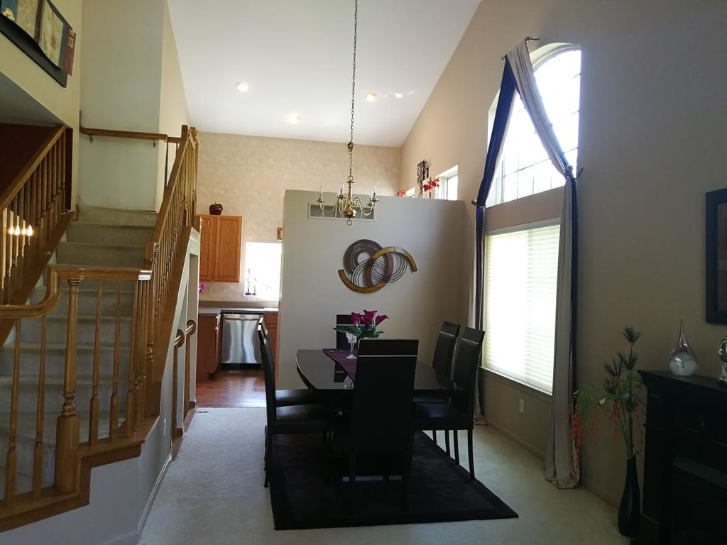 5689 Versailles Ave, Ann Arbor, MI 48103