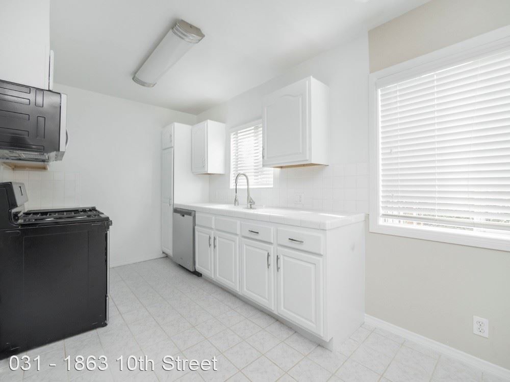 1863 10th St #E, Santa Monica, CA 90404