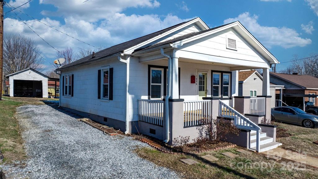 1606 College Ave SW, Lenoir, NC 28645