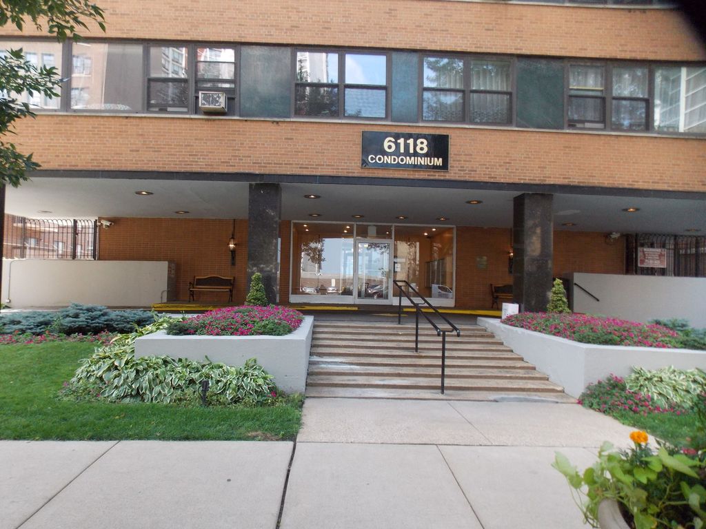 6118 N Sheridan Rd 708, Chicago, IL 2 Bed, 1 Bath Condo 16 Photos