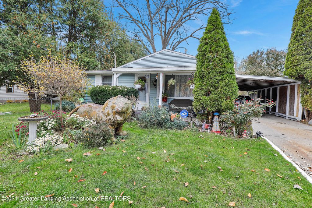 4926 Pleasant Grove Rd, Lansing, MI 48910