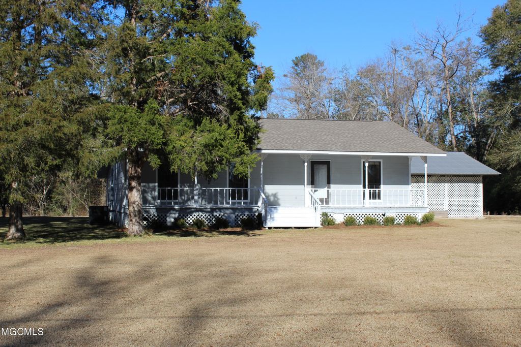 6229 Merrill Rd, Lucedale, MS 39452