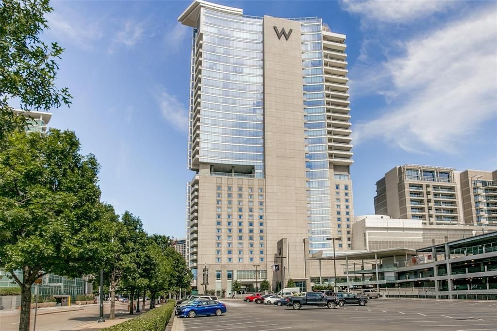 2430 Victory Park Ln #1909, Dallas, TX 75219