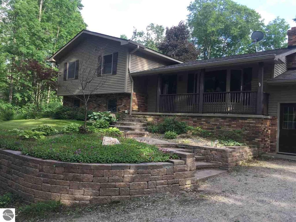 5575 Way Rd NW, Rapid City, MI 49676 Trulia