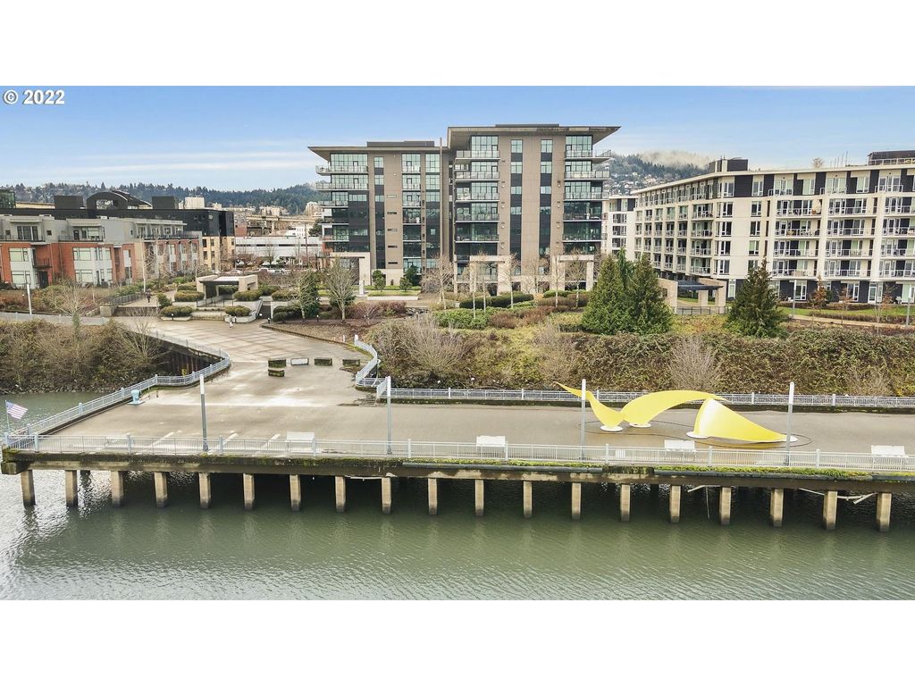 1830 NW Riverscape St #611, Portland, OR 97209