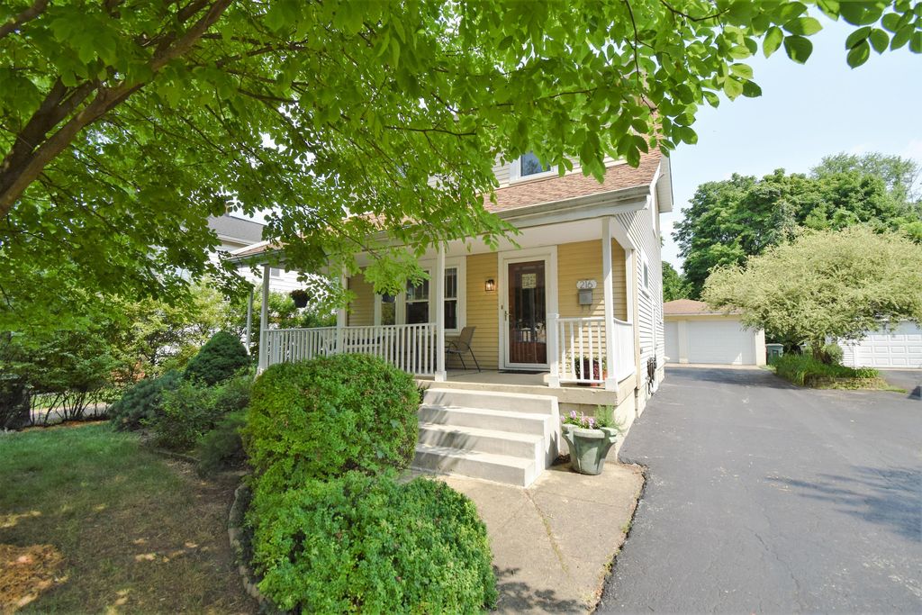 216 E Beaumont Rd, Columbus, OH 43214