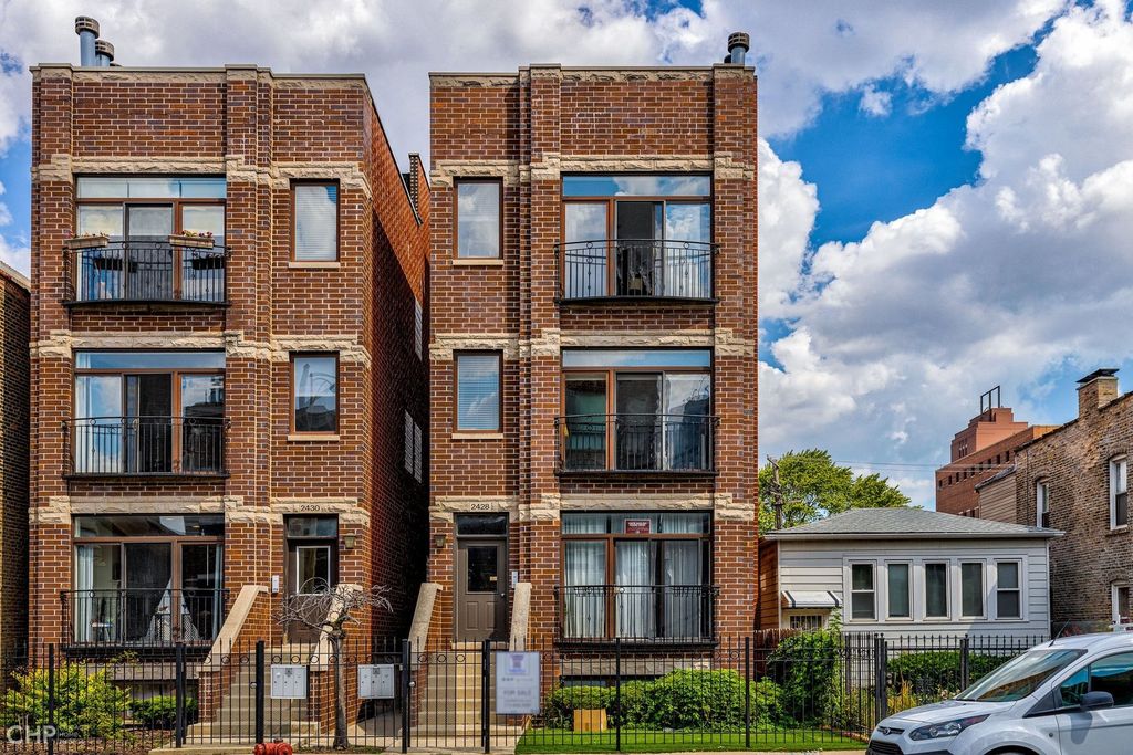 2428 W Augusta Blvd #2, Chicago, IL 60622