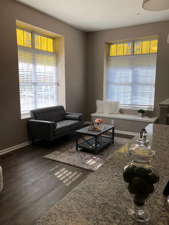 2097 Columbus Rd, Cleveland, OH 44113