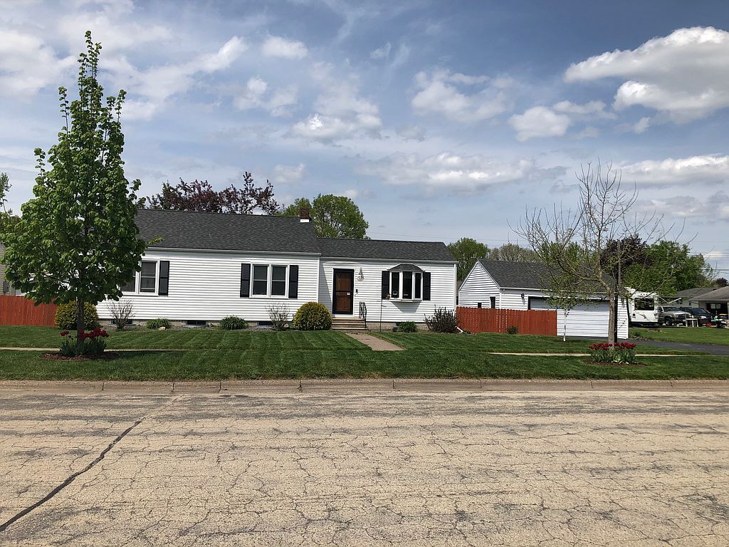 524 S 2nd St, La Crescent, MN 55947