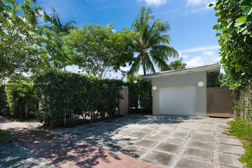 2520 Flamingo Dr, Miami Beach, FL 33140