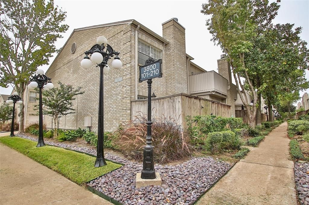 3800 Tanglewilde St #102, Houston, TX 77063