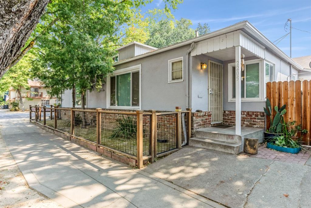 2205 18th St, Sacramento, CA 95818