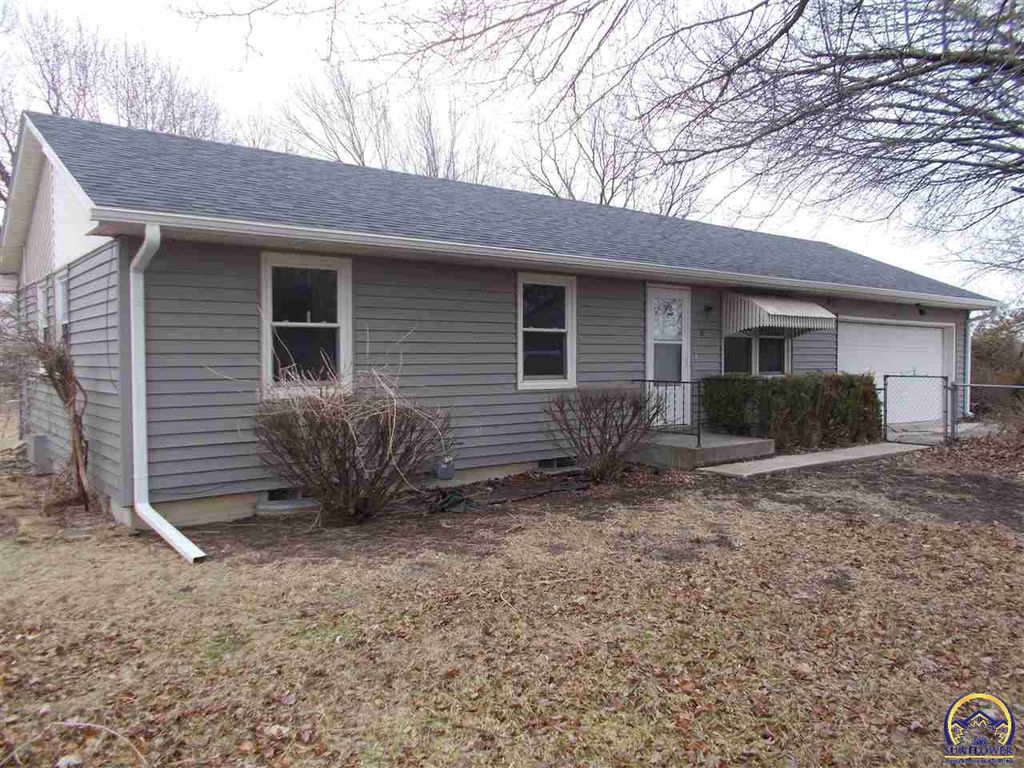10 Charlotte St, Olpe, KS 66865