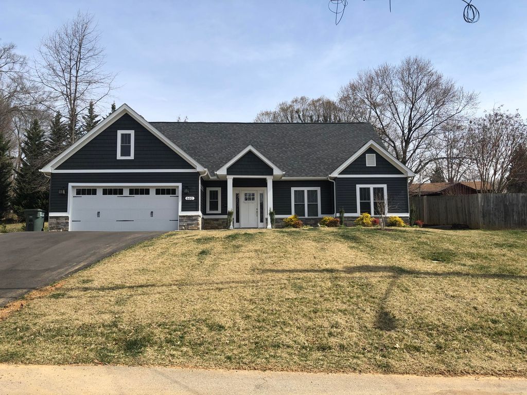 1846 Carleton Dr, Salem, VA 24153