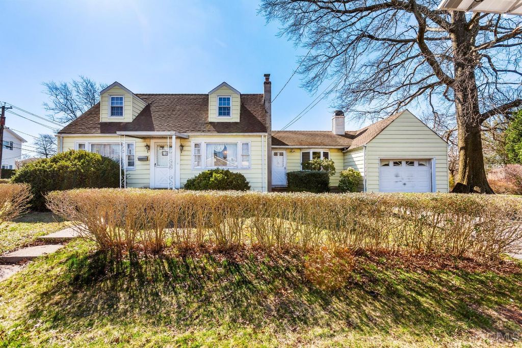110 Summit Ave, Fords, NJ 08863