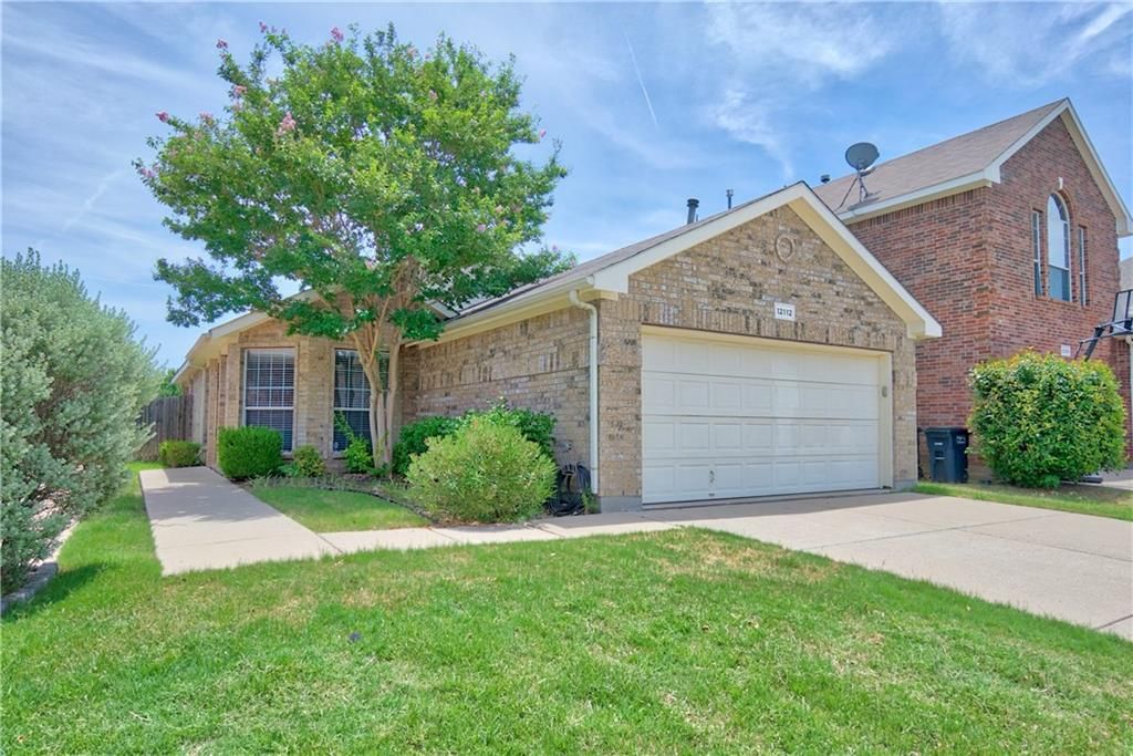 12112 Thicket Bend Dr, Fort Worth, TX 76244
