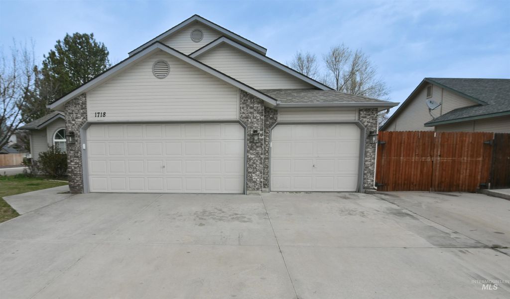 1718 W  Sunny Slope Dr, Meridian, ID 83642
