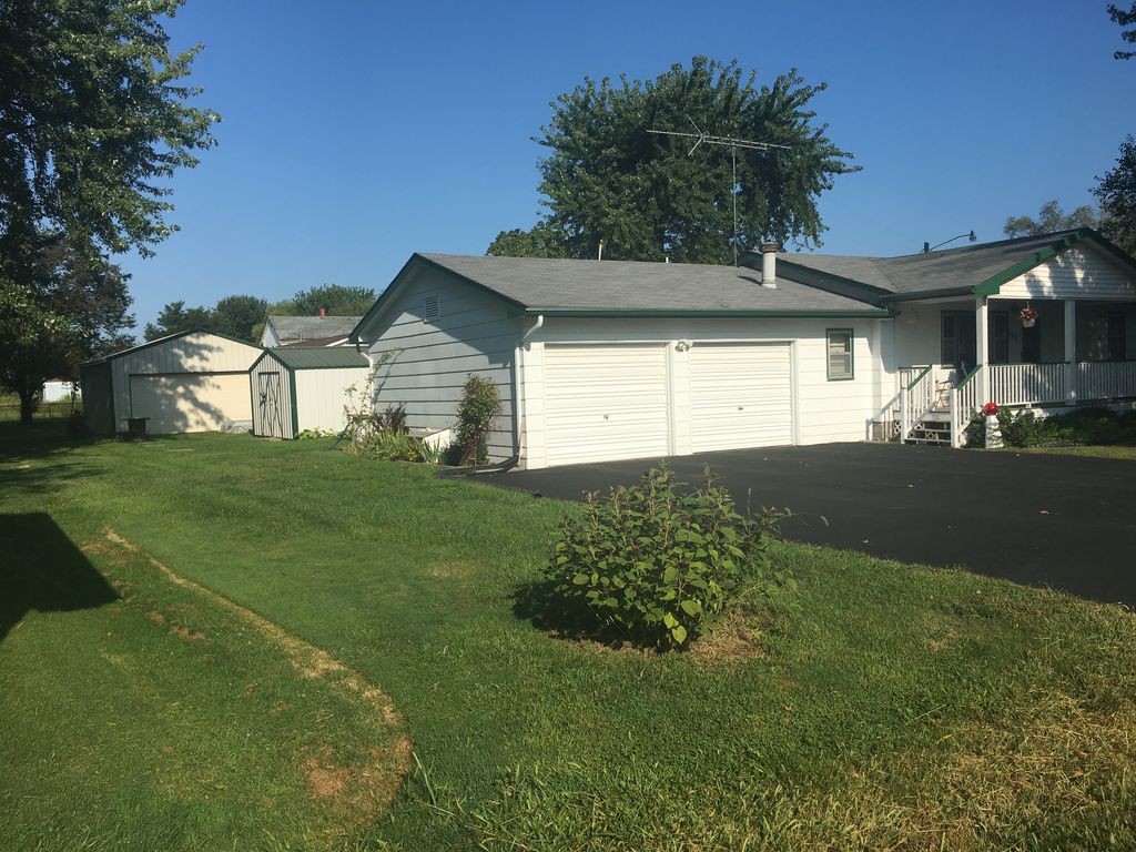 107 3rd St, Cairo, MO 2 Bed, 1 Bath SingleFamily Home 13 Photos