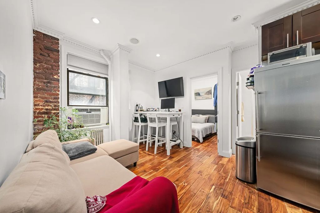 102 Christopher St #3F, New York, NY 10014
