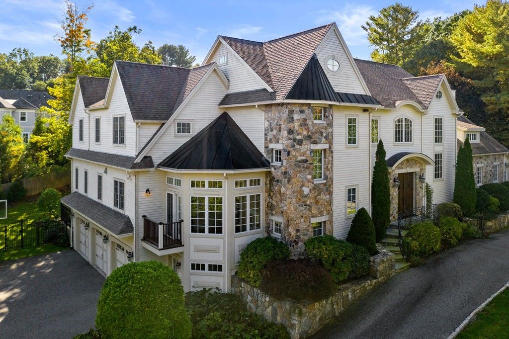 66 Cutler Ln, Brookline, MA 02467